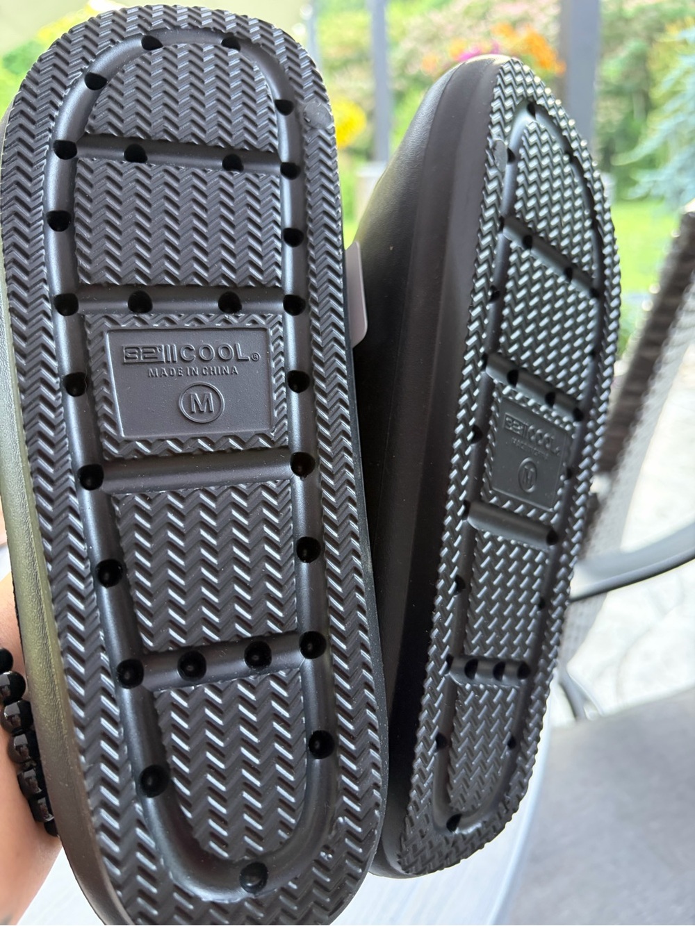 32 Degrees Black Slide Sandals with Padded Footbed Size Medium 7.5 to 8.5 💕🌴🖤 - Picture 4 of 8